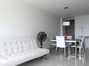 Moderno apartamento con linda vista al mar