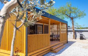 2 Bedroom Amazing Home In Banjole