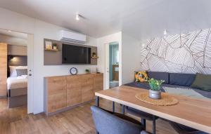 2 Bedroom Amazing Home In Banjole 