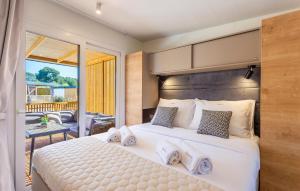 2 Bedroom Amazing Home In Banjole