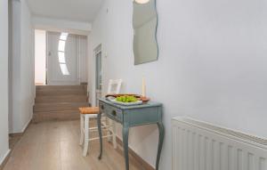 1 Bedroom Lovely Apartment In Risika