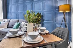 Central Coventry Gem: Walk To Attractions Sleeps 9