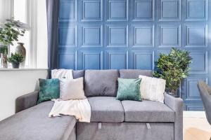 Central Coventry Gem: Walk To Attractions Sleeps 9