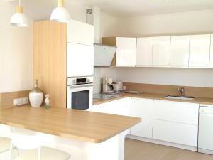 Maisons de vacances Maison Cosy, Renovee, Proche Plage et Centre, Jardin, Animaux Bienvenus - FR-1-652-19 : photos des chambres