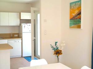 Maisons de vacances Maison Cosy, Renovee, Proche Plage et Centre, Jardin, Animaux Bienvenus - FR-1-652-19 : photos des chambres