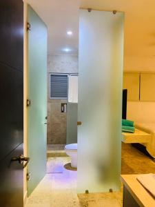 Beautiful Bali-Boho design Loft - Two blocks from sea