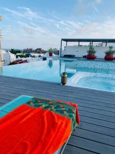 Beautiful Bali-Boho design Loft - Two blocks from sea