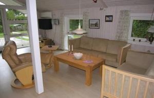Three-Bedroom Holiday Home In Humble