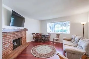 Steps to Restaurants Beach Bay Park Bars - Pacific Beach