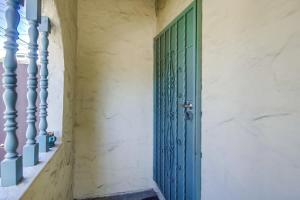 Steps to Restaurants Beach Bay Park Bars