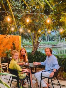 Laoxao Lakeview Homestay