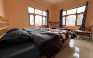 Zomsa Inn by StayApart