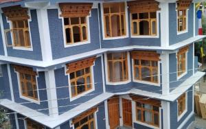 Zomsa Inn by StayApart