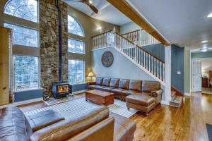 Lodge Style Living Spacious 5BR ReGetaway