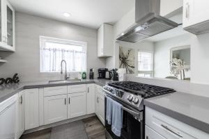 Spacious Disneyland 5 Bedroom 4 Bath House with Game Room