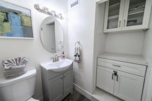 Spacious Disneyland 5 Bedroom 4 Bath House with Game Room