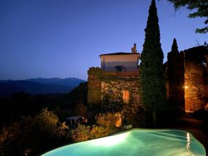 Château de la Sybille, vue imprenable sur le Canigou et les Orgues dIlle sur Têt