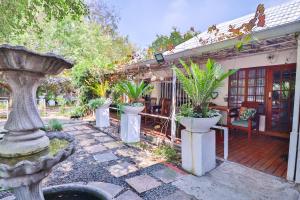 Snooze-A-Lot Guesthouse