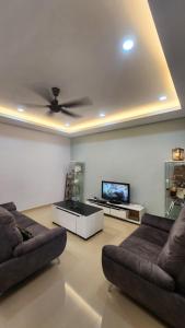 AY Homestay Midtown Falim