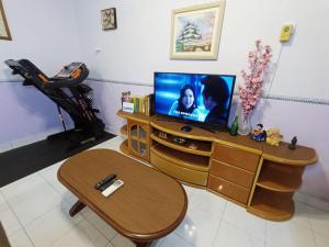 Kota 3BR Townhouse 5 Pax by Jeffery Lam Home Management
