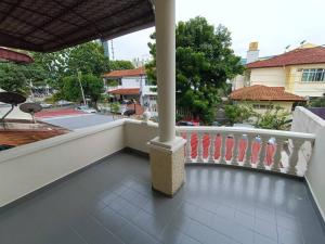 Kota 3BR Townhouse 5 Pax by Jeffery Lam Home Management