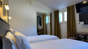 Hotels Logis Hotel Restaurant Grand Hotel de Lyon : photos des chambres