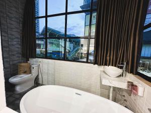 Bathhub Amoureux Chùa Hà