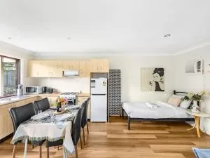 Great value Stylish 2BR Granny Flat Heritage Park - Boronia Heights