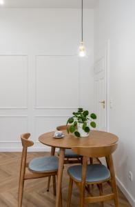 Mostowa Street by Tyzenhauz