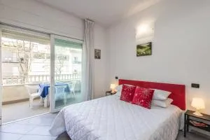 Exclusive: Fronte Mare con Terrazzo e Parcheggio - Miramare di Romagna