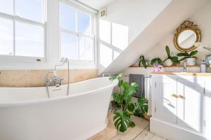 Boat House, Relax in a Whitstable Fishermans Cottage