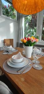 JanPartment - geräumig - W-LAN - Natur - Garten - Entspannung - zentral - 10 Min WV-Werk - Carport - 24h CheckIn