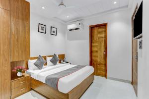 Capital O Hotel Moody Inn