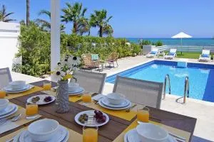 Villa Ivory - Seafront - Zeybekköy