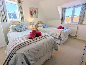 Pebble Beach -Coastal Gem _ Weybourne - Crabpot Cottages Sheringham