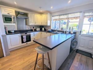 Pebble Beach -Coastal Gem _ Weybourne - Crabpot Cottages Sheringham