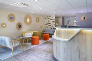 Hotels KYRIAD MARSEILLE EST - Aubagne Gemenos : photos des chambres