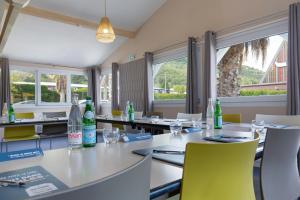 Hotels KYRIAD MARSEILLE EST - Aubagne Gemenos : photos des chambres