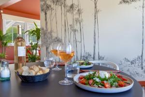 Hotels KYRIAD MARSEILLE EST - Aubagne Gemenos : photos des chambres