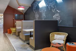 Hotels KYRIAD MARSEILLE EST - Aubagne Gemenos : photos des chambres