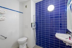 Hotels KYRIAD MARSEILLE EST - Aubagne Gemenos : photos des chambres