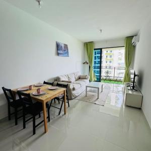 Seaview 2B1R condo forest city