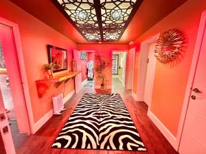 Beyond - Romantic Basement Apartment - Close To Beach - With Parking