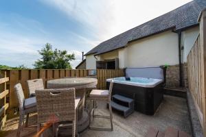 Upper Tallet at Accott Manor