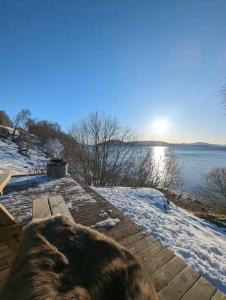 Senja - Charming cottage by the sea with terrace and fantastic view