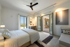 Outstanding new villa with great pool area and panoramic sea view