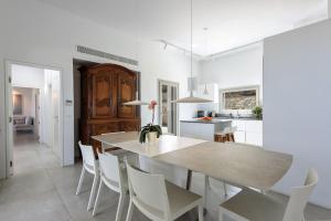 Outstanding new villa with great pool area and panoramic sea view