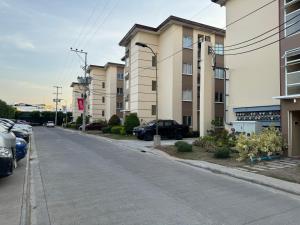 Bria Flats Condominium Azure