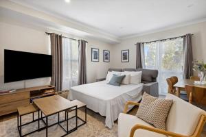 Jolly on James- 2BDR