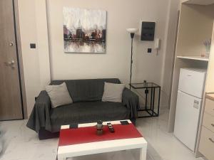 Cozy flat in Hilton, central Athens, 3 metro, VFM!